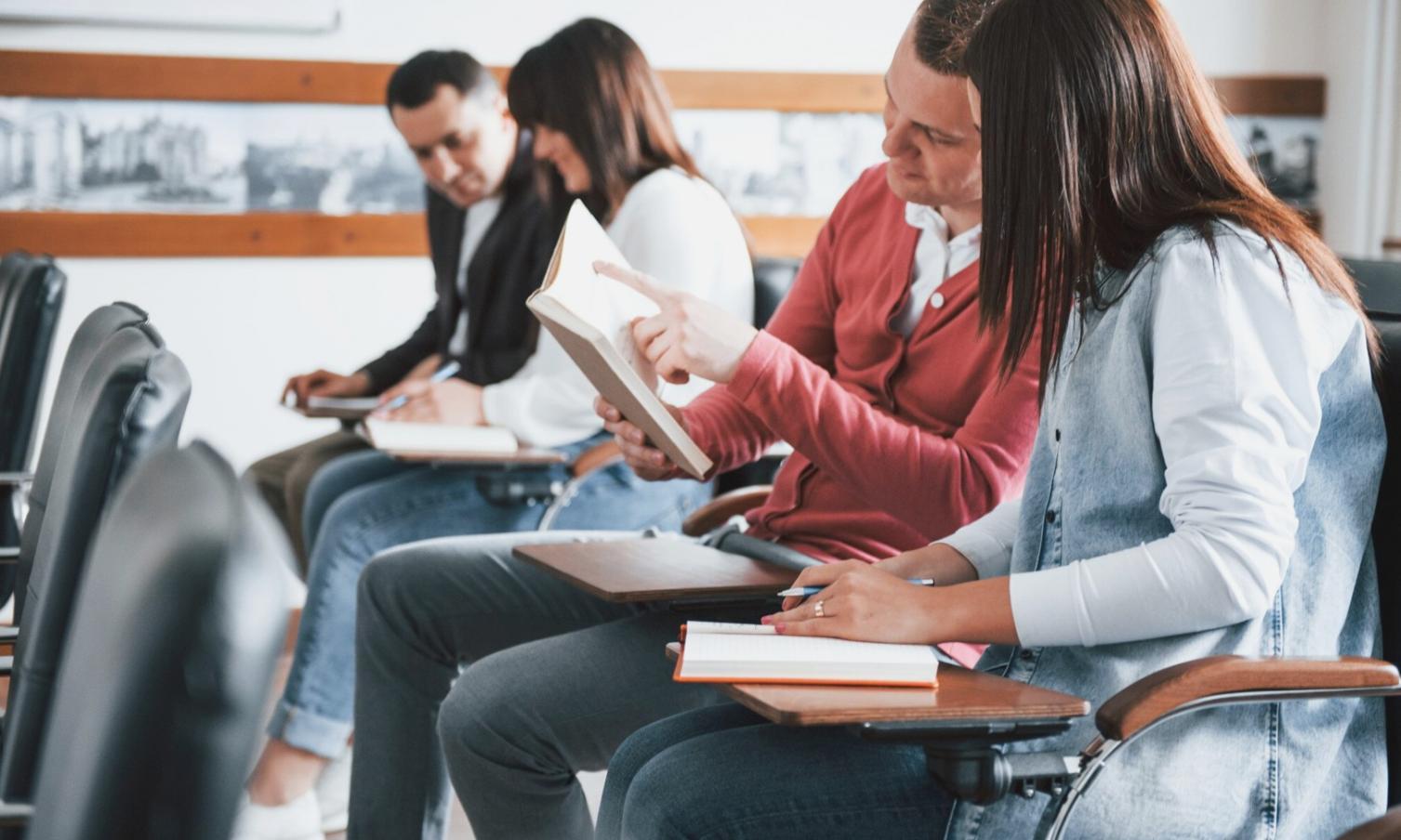 Suasana pembelajaran program pemodelan keuangan